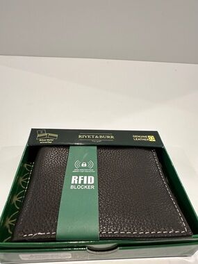 Rivet & Burr Black Genuine Leather Bi-Fold w/overlap RFID Blocket Wallet.